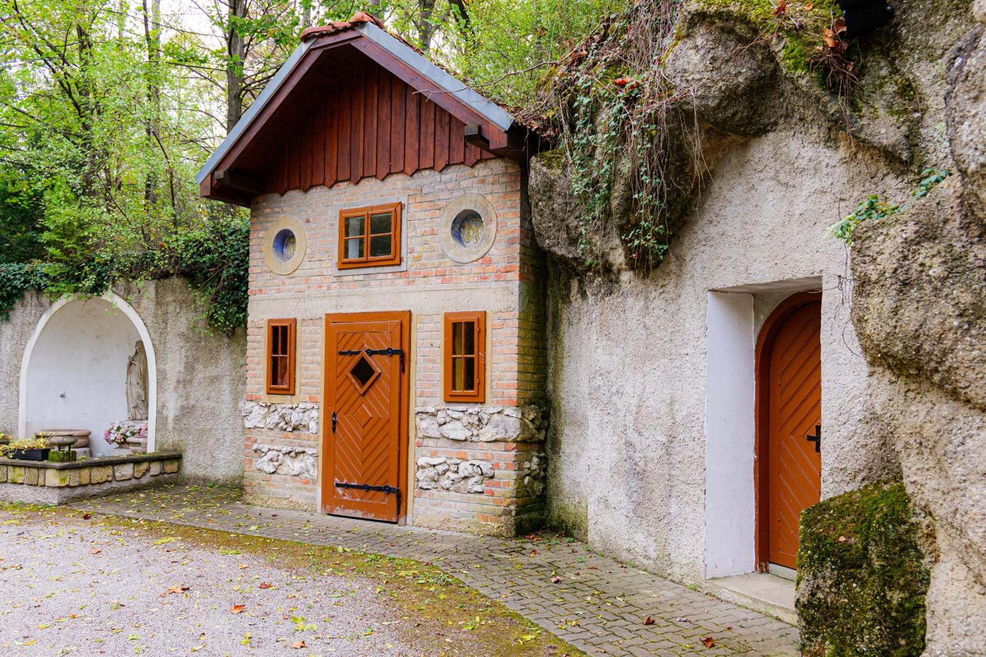 Villa Rose Close To Vienna & Airport Maria Ellend Extérieur photo